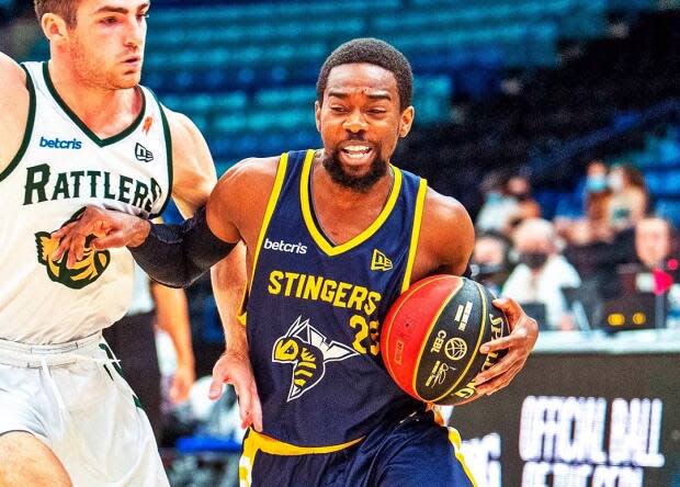 The Edmonton Stingers defeated the Saskatchewan Rattlers 87-56 in CEBL action on Saturday to remain undefeated.  (@ED_Stingers/Twitter - image credit)