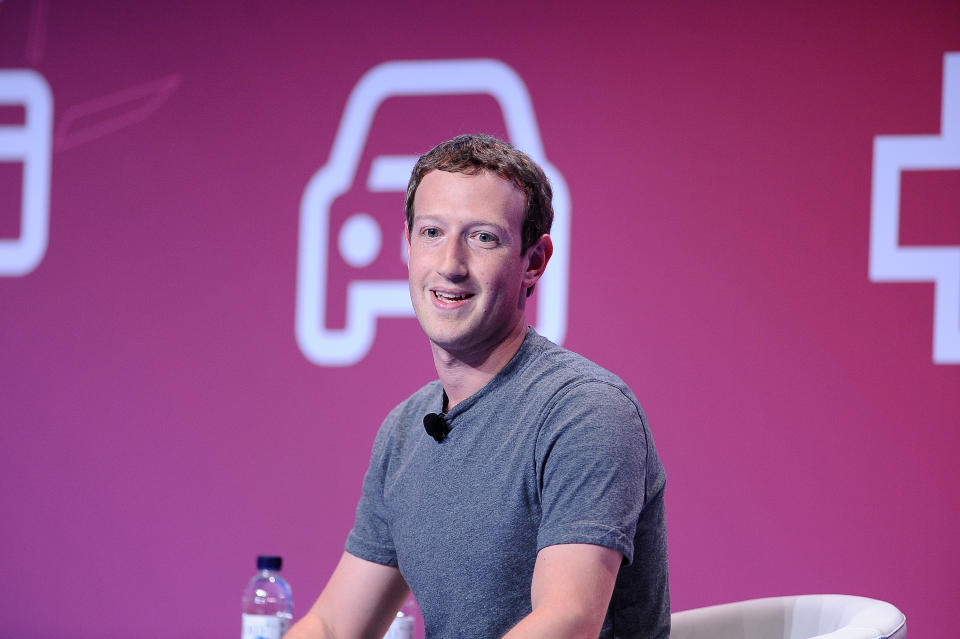 Graue T-Shirts waren lange Mark Zuckerbergs Markenzeichen (Bild: Getty Images)