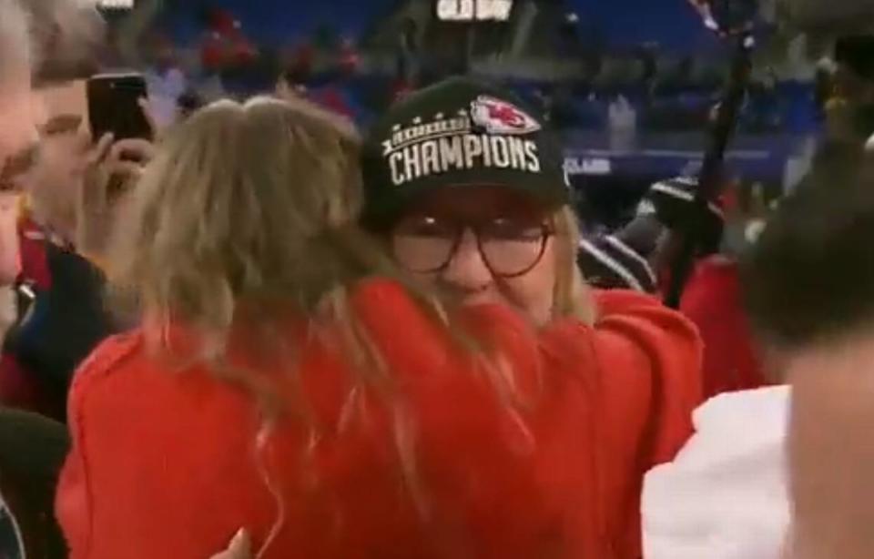 Donna Kelce and Taylor Swift shared a sweet moment on the field Sunday.
