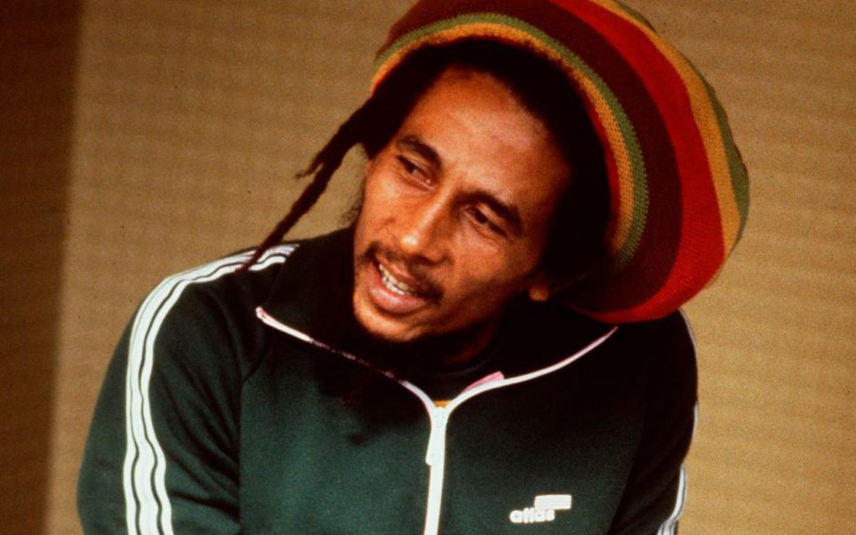 <p>Erstaunlich, dass der Geburtstag von Bob Marley (6. Februar) bislang kein offizieller Feiertag in seiner Heimat Jamaika ist. Dennoch feiern Musikfans auf der ganzen Welt an diesem Tag die Reggae-Legende - so etwa auch im kanadischen Toronto, wo der Bürgermeister 2018 den 6. Februar zum "Bob-Marley-Tag" erklärte. Nur einer von vielen kuriosen Feiertagen, die Promis, Romanen und sogar Serien zuteilwurden ... (Bild: Universal Music)</p> 