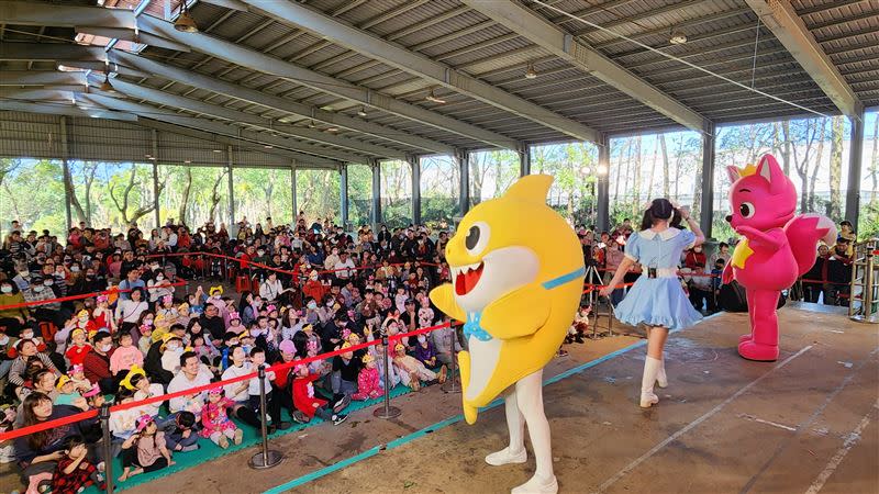 6/9(日)和6/10(一)更邀請了兒童界的大明星「碰碰狐與鯊魚寶寶」與小朋友見面互動。