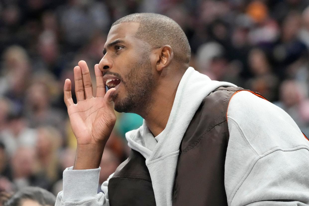 Phoenix Suns guard Chris Paul shouts to his teammates during the first half of an NBA basketball game against the Utah Jazz, Friday, Nov. 18, 2022, in Salt Lake City. (AP Photo/Rick Bowmer)