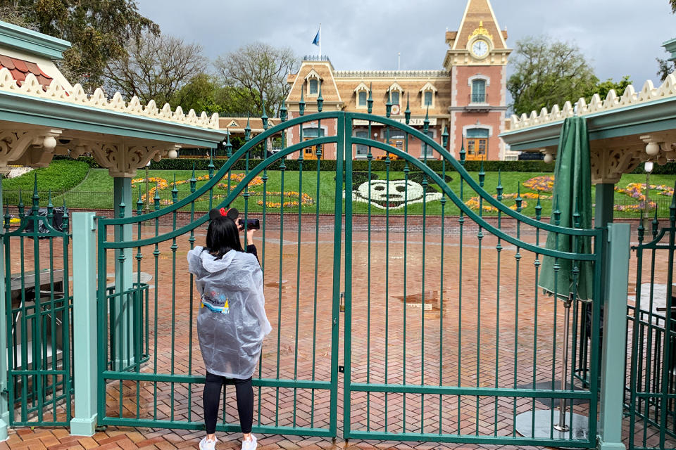 Before & After Photos of Busy Tourist Attractions Affected by the Threat of Coronavirus