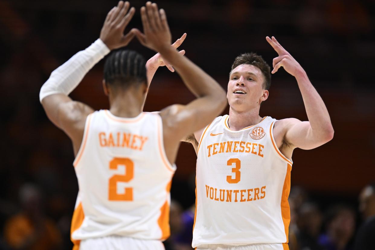 Dalton Knecht (R) and Tennessee have a shot at a No. 1 seed. (Eakin Howard/Getty Images)