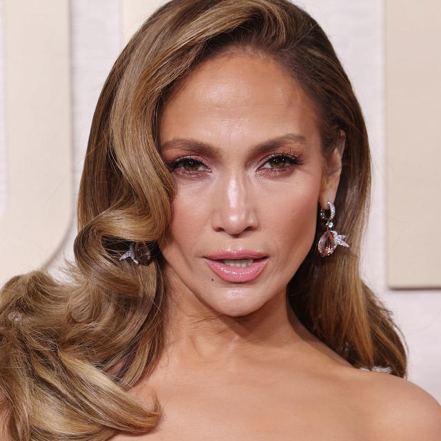 Jennifer Lopez Puts Her Famous Curves On Display In A Figure-Hugging Pink  Gown As Fans React: 'She Devoured This