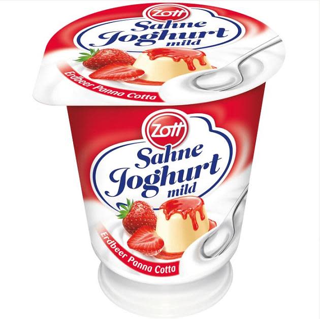 Mehrere Sorten des Zott Sahnejoghurt wurden vorsorglich zurückgerufen (Bild: Zott Dairy)