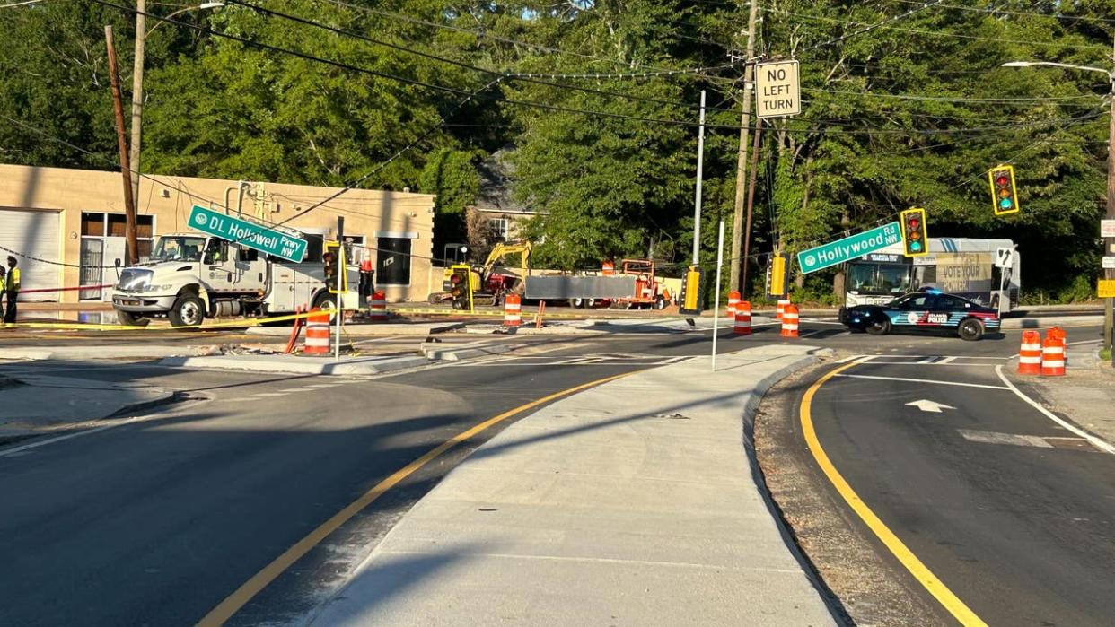 <div>The intersection of Donald Lee Hollowell Parkway NW and Hollywood Road NW in Atlanta was shut down after the traffic lights fell on June 7, 2024.</div>