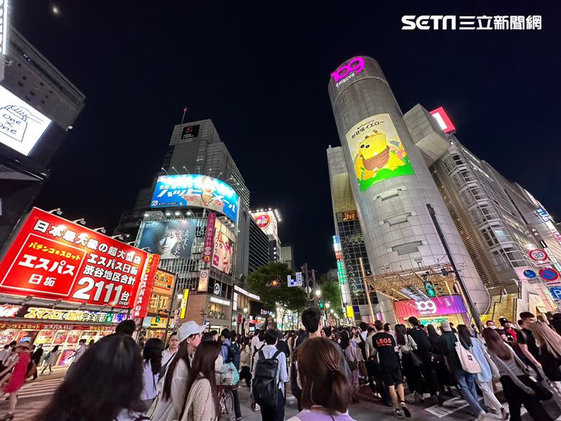 雄獅旅遊於旅展現場推出「東京計畫旅遊票5日」限量買1送1，每人最低價7,500元起。（圖／記者劉沛妘攝影）