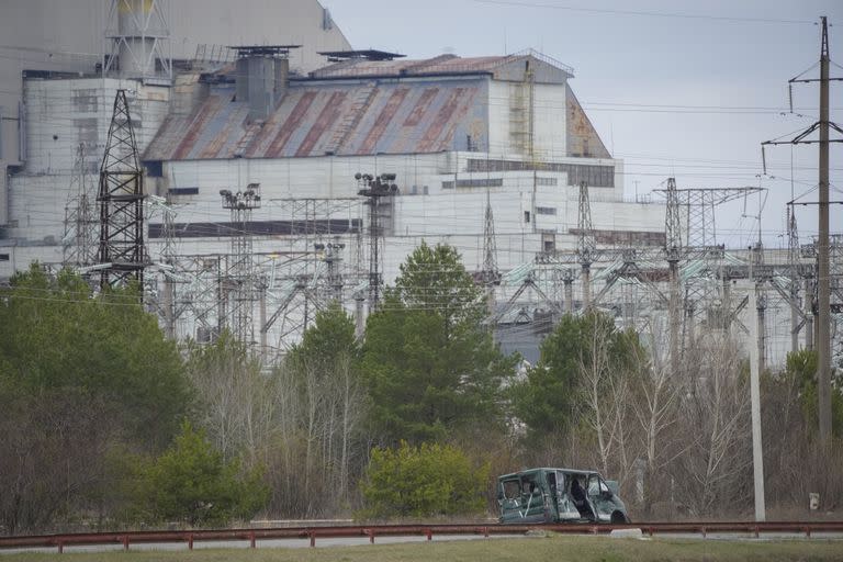 La planta de Chernobyl tras el paso de las fuerzas rusas. (AP Photo/Efrem Lukatsky)