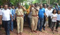 <p>Cricketers and family members pay their last respects to former Indian captain Ajit Wadekar, who passed away after a prolonged illness in Mumbai. </p>