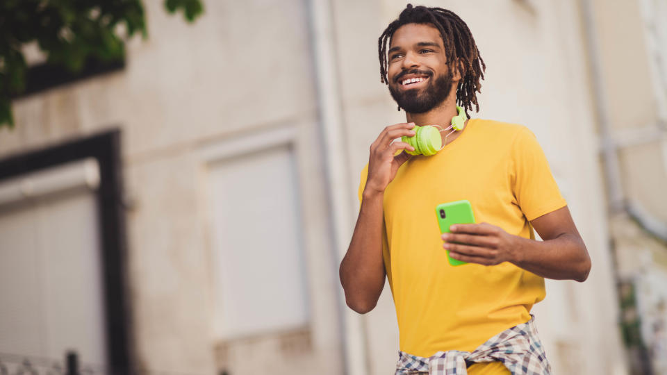 Man wearing a yellow top