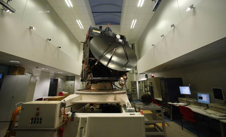 A scale model of the Rosetta spacecraft is pictured at the European Space Operations Centre (ESOC) in Darmstadt January 20, 2014. Comet-chasing spacecraft Rosetta woke from nearly three years of hibernation on Monday to complete a decade-long deep space mission that scientists hope will help unlock some of the secrets of the solar system. Rosetta, which was launched by the ESA in 2004, is due to rendezvous with comet 67P/Churyumov-Gerasimenko and land a probe on it this year in an unprecedented manoeuvre. The model, a working copy of the Rosetta spacecraft in orbit, serves as a training instrument for the flight control team. (REUTERS/Ralph Orlowski)