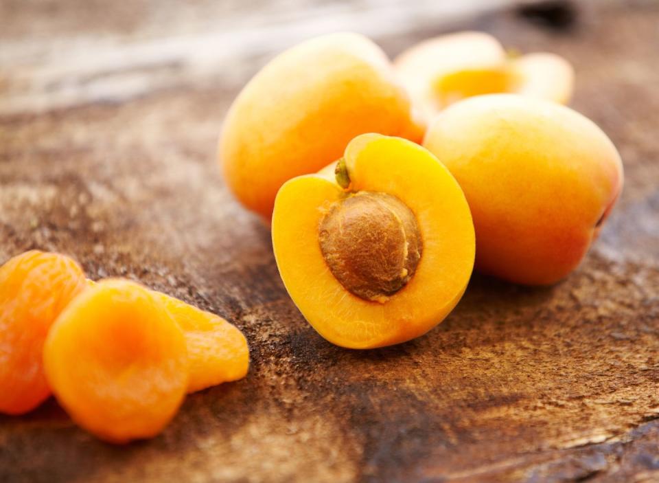 organic fresh and dried apricots