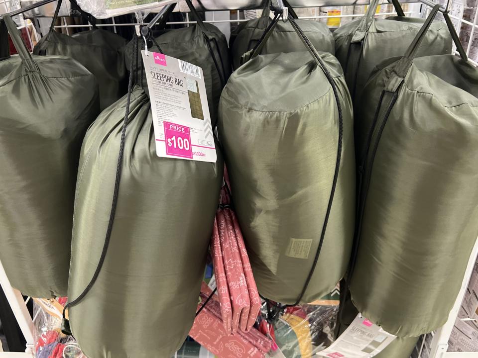 12蚊店推介｜DAISO 精選15款實用露營必備用品！煮飯神器/睡袋/折疊桌