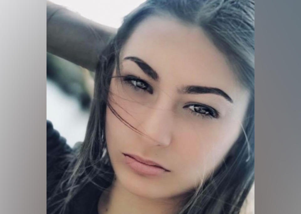 Appeal to find missing Caroline Springs Melbourne teenage girl Sienna Barbaro, 15.