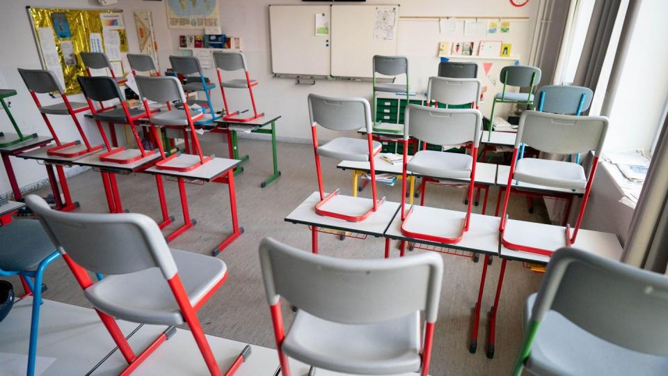 Seit Wochen stehen die Klassenzimmer in Deutschland leer.