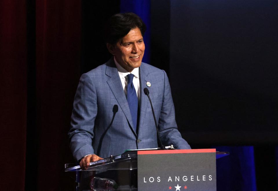 Kevin de León at the microphone at a podium marked: Los Angeles.