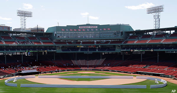 Fenway winter doubleheader, Sports