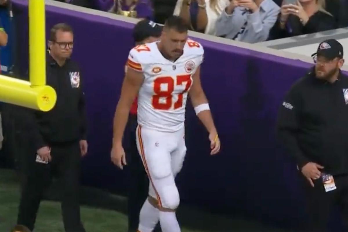 Chiefs' Travis Kelce day to day with knee issue, per source: How team would  adjust if he's out Thursday - The Athletic