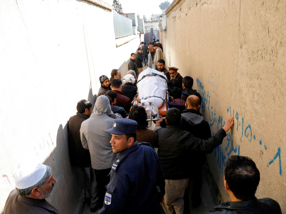 Image: Relatives mourn (Mohammad Ismail / Reuters)