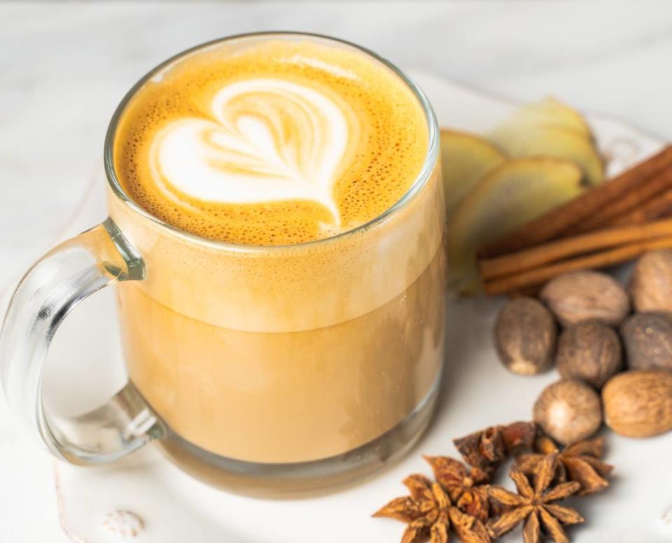 Cuplux offers lattes, smoothies, baked goods and more.