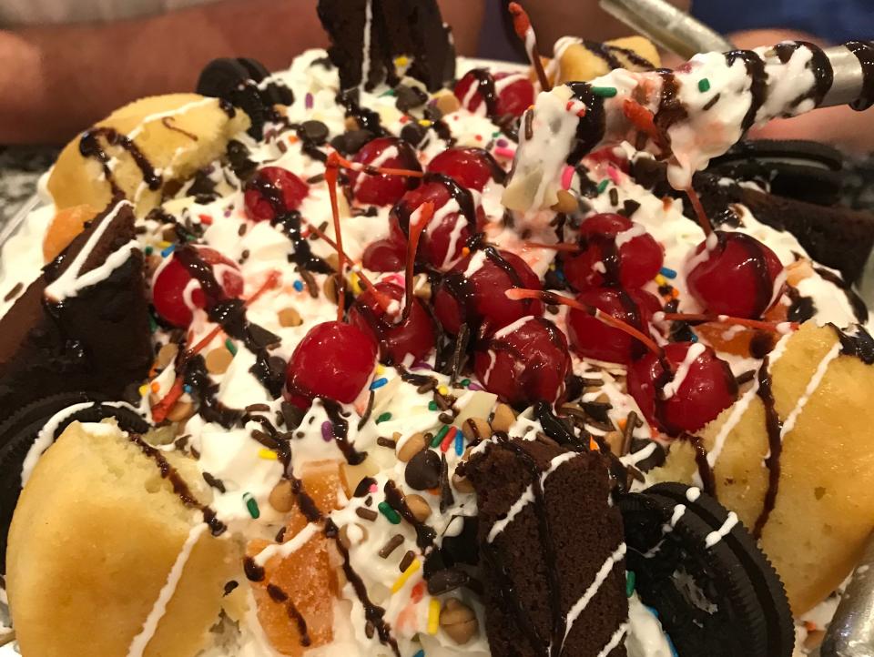shot of the kitchen sink sundae from beaches and cream in disney world