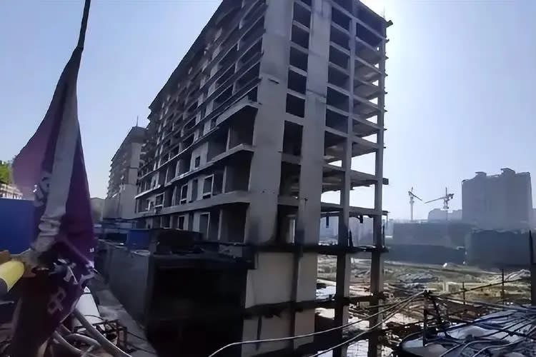 中國房市先前面臨「停債」危機，多處建案停工形成爛尾樓。   圖：擷取自百度（資料照）