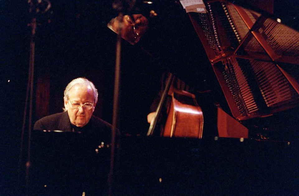 FILE - In this Oct. 15, 2000 file photo, conductor, composer and pianist Andre Previn performs at the Jazz Standard club in New York. Andre Previn's opera version of ``A Streetcar Named Desire'' finally made it to New York, 15 years after its world premiere. Previn's adaptation of the Tennessee Williams play, with a libretto by Philip Littell, returned on Thursday night, March 14, 2013, for a semi-staged concert performance at Carnegie Hall with Renee Fleming, who sang Blanche Dubois at the San Francisco Opera's world premiere production. (AP Photo/Jim Cooper, File)