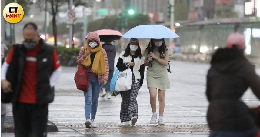 今天（8日）受東北季風影響，北部及東北部天氣較涼。（示意圖／劉耿豪攝）