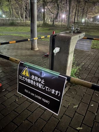日本一名男子半夜到公園對水龍頭做猥褻舉動。（圖／翻攝自「X」平台）