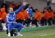 Olympique Marseille's coach Marcelo Bielsa directs his players during their French Ligue 1 soccer match against FC Nantes at the Velodrome stadium in Marseille, November 28, 2014. REUTERS/Jean-Paul Pelissier