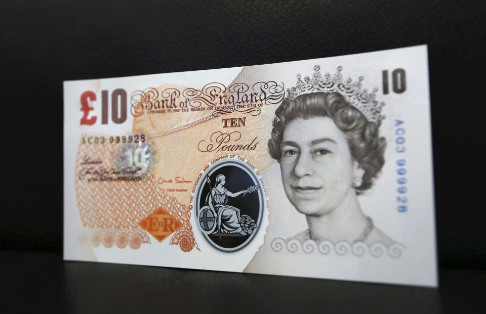 A sample polymer ten GB pound banknote is seen on display at the Bank of England in London September 10, 2013. The Bank of England is moving closer to ditching paper pounds and switching to plastic banknotes instead. The central bank said on Tuesday it would ask the public its opinion before taking a decision in December on whether to adopt polymer pounds which also would be smaller than current notes. REUTERS/Chris Ratcliffe/pool (BRITAIN - Tags: BUSINESS SOCIETY)