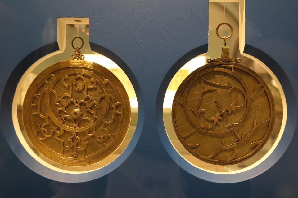 Astrolabio. Se muestran ambas caras. Museo de la Marina de Lisboa. J. Guillermo Sánchez