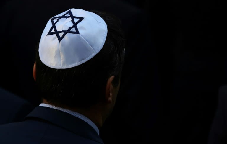 Die Zahl der antisemitischen Vorfälle in Nordrhein-Westfalen ist nach Angaben der Recherche- und Informationsstelle Antisemitismus (Rias) um das Zweieinhalbfache gestiegen. 2023 wurden 664 solcher Vorfälle erfasst und damit 400 mehr als im Vorjahr. (Ronny Hartmann)
