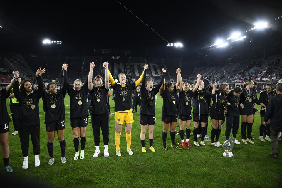 Portland Thorns FC celebrate with the trophy after they won the NWSL championship soccer match against the Kansas City Current, Saturday, Oct. 29, 2022, in Washington. Portland won 2-0. (AP Photo/Nick Wass)