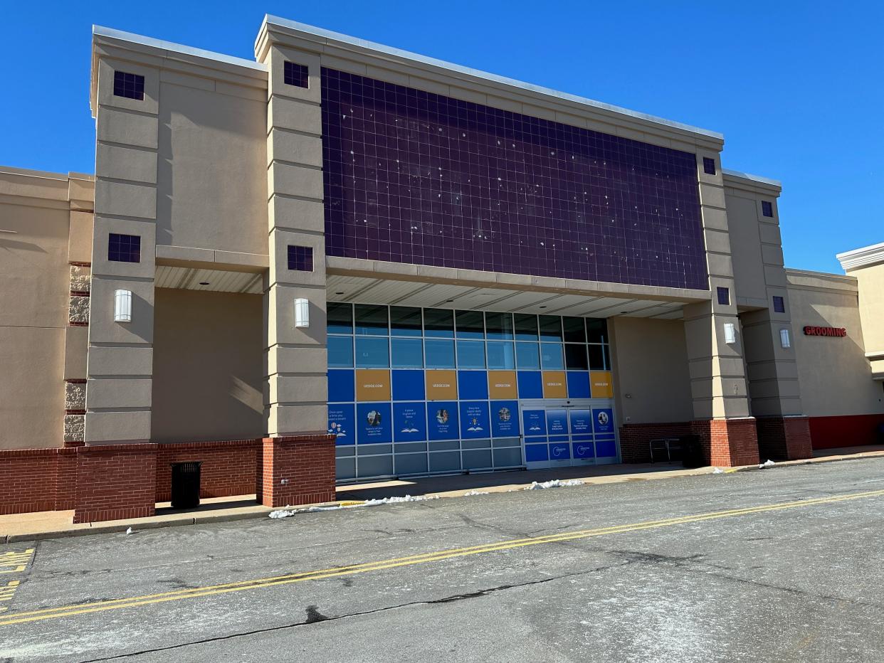 Nordstrom Rack has signed a lease for the former Bed Bath & Beyond store at Manalapan Commons on Route 9.