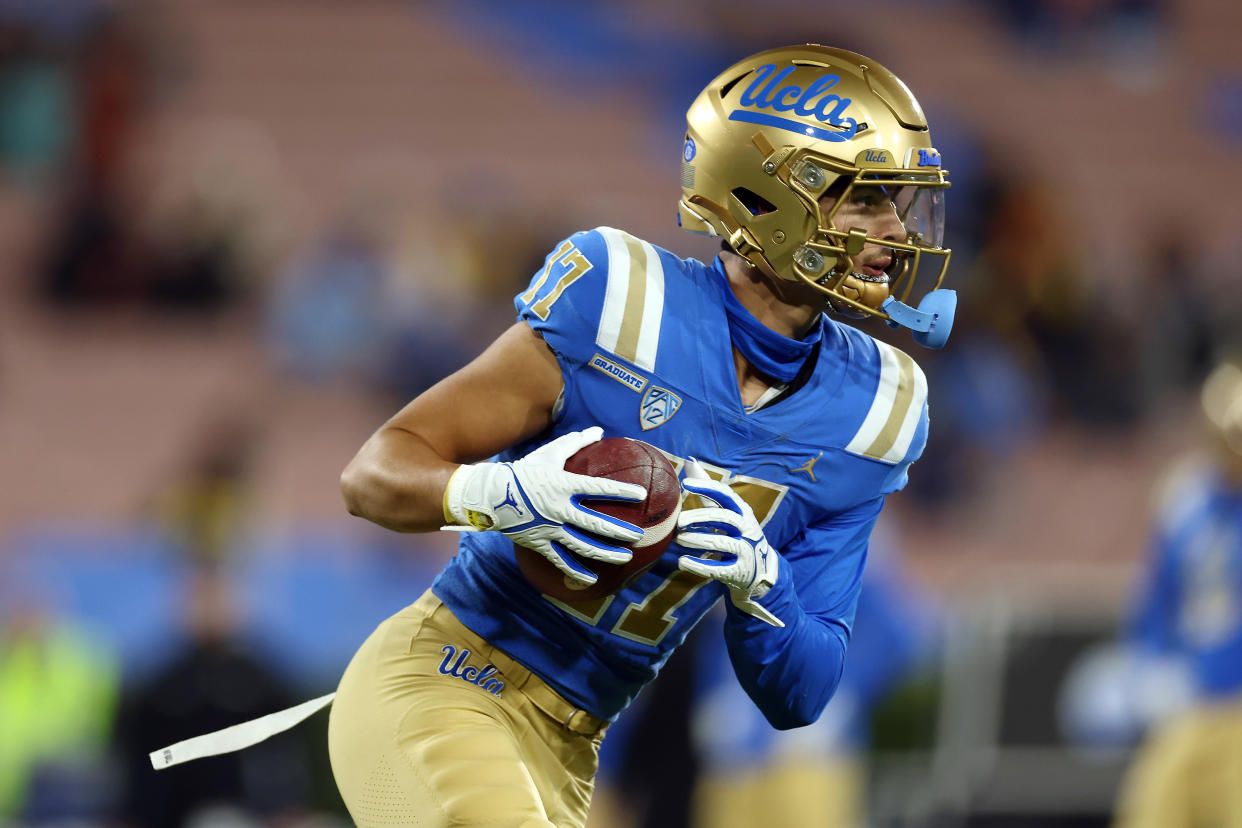 PASADENA, CALIFORNIA - NOVEMBER 25: Logan Loya #17 of the UCLA Bruins warms up prior to the game against the California Golden Bears at Rose Bowl Stadium on November 25, 2023 in Pasadena, California. (Photo by Katelyn Mulcahy/Getty Images)