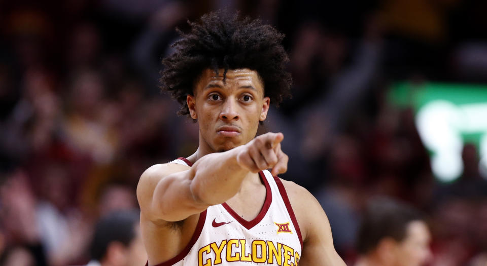 Lindell Wigginton put up a poster on Friday night. (Getty Images)