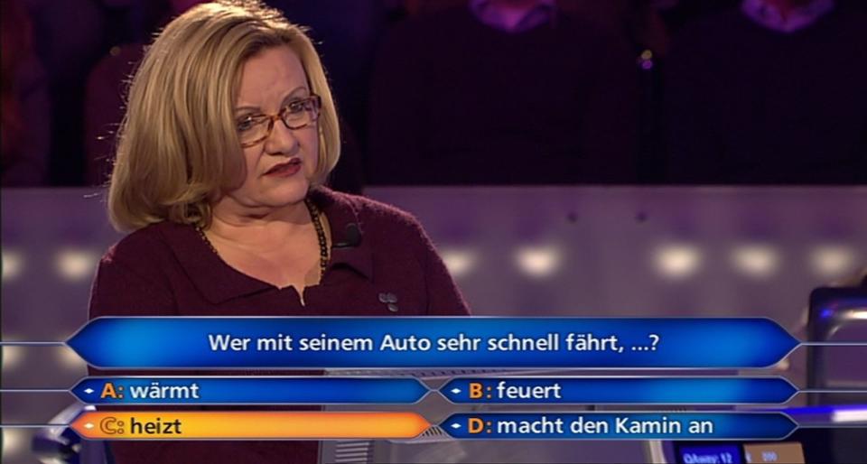 <p>Brigitte Preisinger kämpfte von Anfang an: Die 200-Euro-Frage "Metalle sind ...?" A: Aufgang, B: Treppe, C: Stufe, D: Leiter (richtig) konnte sie mithilfe des Publikums lösen, bei der 300-Euro-Frage musste der Telefon-Joker ran: Der wusste, dass jene, die mit ihrem Auto sehr schnell unterwegs sind, gerne ordentlich "heizen". Bei der 8.000-Euro-Frage fiel die Dame dann auf 500 Euro zurück. (Bild: MG RTL D)</p> 