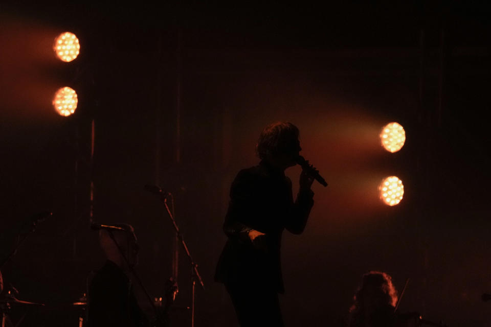 El vocalista Jarvis Cocker de la banda británica Pulp durante su concierto en el festival Corona Capital de la Ciudad de México el viernes 17 de noviembre de 2023. (Foto AP/Eduardo Verdugo)