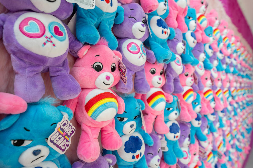 旺角好去處｜CareBears限定店登陸朗豪坊！棉花糖色打卡位、百隻小熊打卡牆、逾40款限量毛公仔