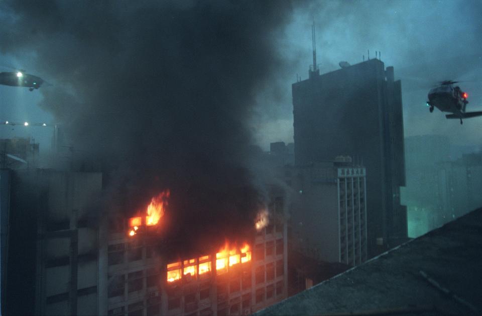 1996 年 11 月 20 日，佐敦嘉利大廈發生五級大火，釀成 41 死 80 傷，為香港史上死亡人數第二多的大廈火災。(資料圖片 /  C. Y. Yu/South China Morning Post via Getty Images)