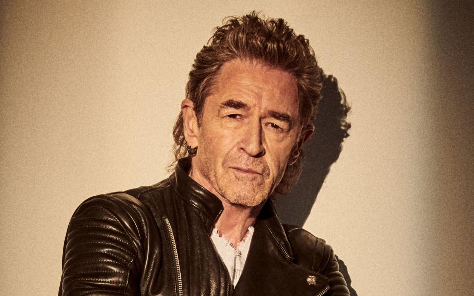 <p>Ist er unser Bester? Peter Maffay, der gerade sein neues Album "So weit" veröffentlichte, toppte bisher mit 19 Platten die Charts. Aber ist er unter den deutschen Künstlern und Bands wirklich die Nummer eins? Oder ist es doch Herbert Grönemeyer? Oder Helene Fischer? Die Galerie liefert die Antworten ... (Bild: Andreas Ortner)</p>