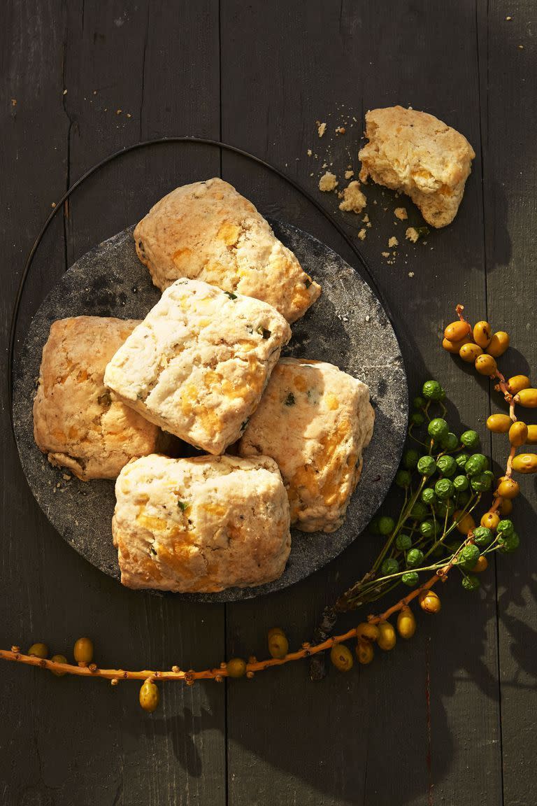 Fluffy Apple-Cheddar Biscuits