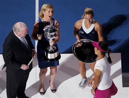 Australia and New Zealand Bank (ANZ) CEO Michael Smith (L) and Dominika Cibulkova (top R) of Slovakia look on as tennis great Chris Evert of the U.S. presents Li Na of China with the Daphne Akhurst Memorial Cup after she won the women's singles final match at the Australian Open 2014 tennis tournament in Melbourne January 25, 2014. REUTERS/Jason Reed