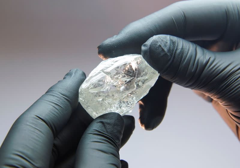 Alrosa presents a rare rough diamond in Moscow