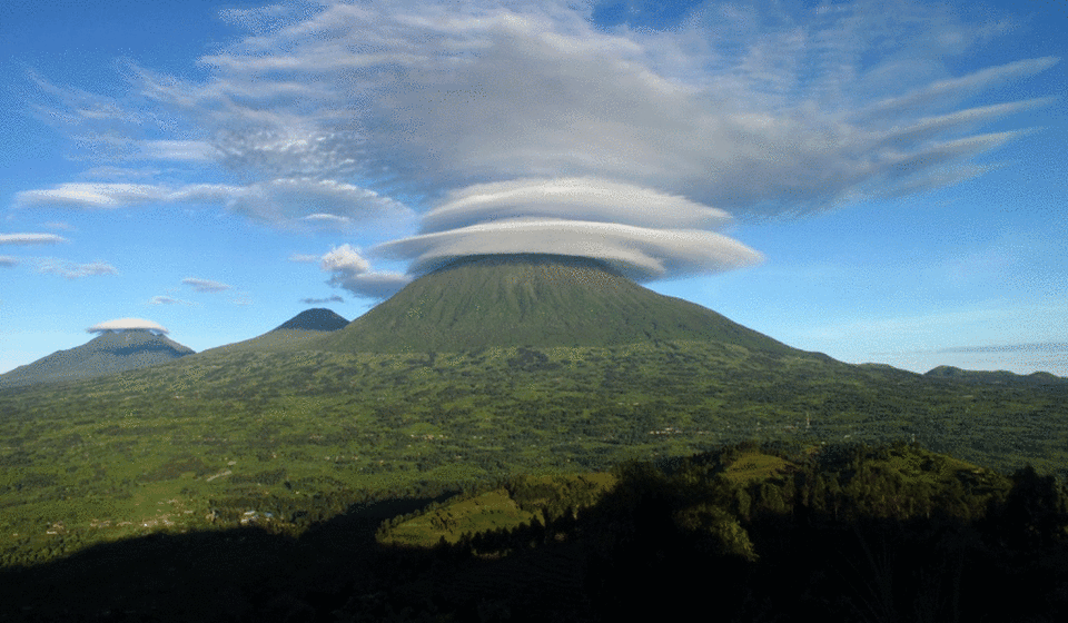 火山國家公園 (Photo by Volcanoes National Park, License: CC BY-SA 4.0, Wikimedia Commons提供)