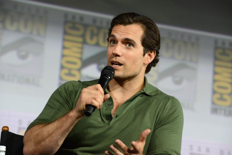 Henry Cavill's 2-Move, 10-Minute Finisher Smokes Your Arms and Shoulders