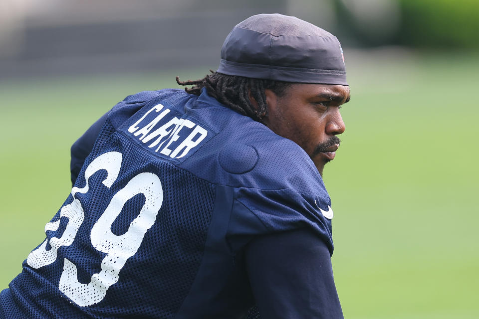 LAKE FOREST, ILLINOIS – JUNE 15: Ja’Tyre Carter #69 of the Chicago Bears stretchesduring minicamp at Halas Hall on June 15, 2023 in Lake Forest, Illinois. (Photo by Michael Reaves/Getty Images) ORG XMIT: 775989679 ORIG FILE ID: 1498748839