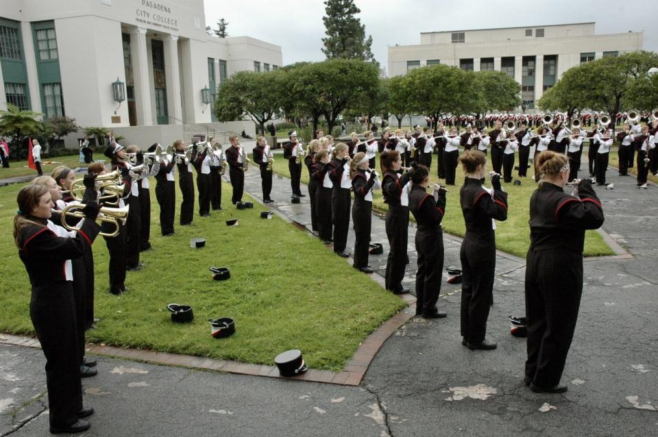 來自全美的樂儀隊在巴沙迪那學院彩排演出。(檔案照，記者丁曙／攝影)